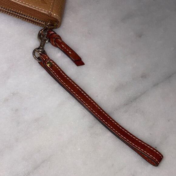 Dooney & Bourke Wallet Wristlet Pebbled Leather Full Zip Continental tan Wallet - Picture 16 of 16